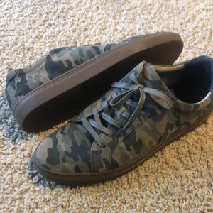 Unworn brand new Banana Republic camouflage print shoes.Size 10, Extra shoelaces